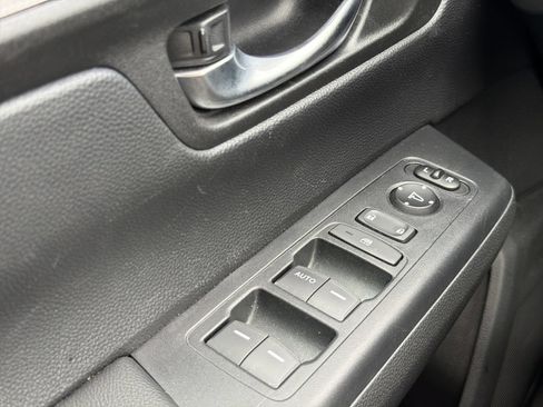 Used 2025 Honda CR-V LX image 11