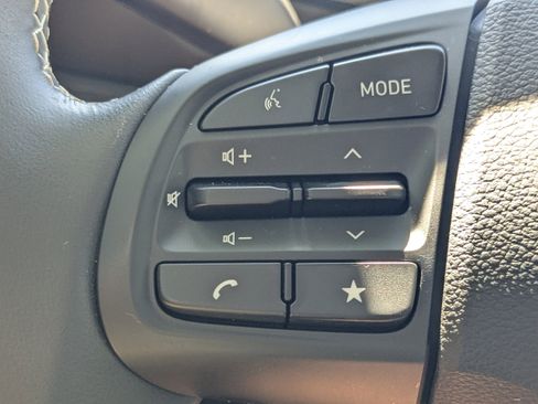 New 2025 Hyundai Venue Limited image 23