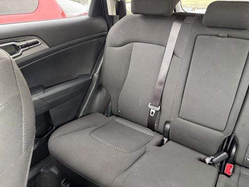 Used 2025 Kia Sportage LX image 37