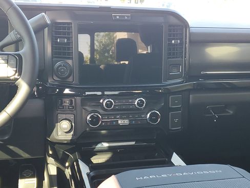 New 2025 Ford F250 Lariat w/ Lariat Ultimate Package image 21