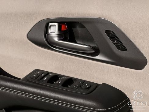 Used 2024 Chrysler Pacifica Touring-L image 22