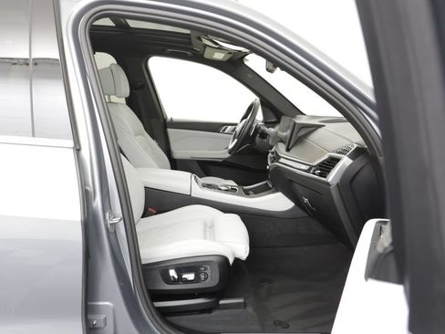 Certified 2024 BMW X5 xDrive40i w/ Premium Package AWD/4WD image 18