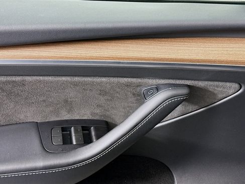 Used 2023 Tesla Model Y Performance image 15