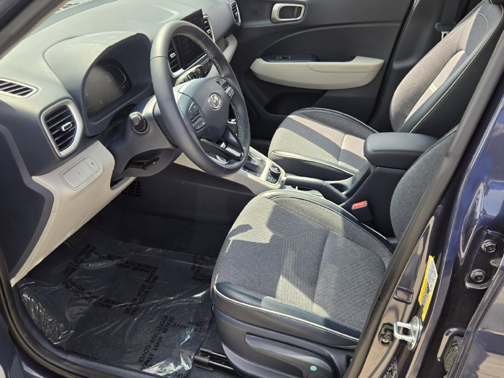 Used 2023 Hyundai Venue Limited FWD image 11