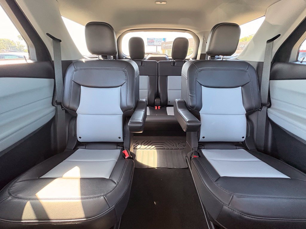 Used 2023 Ford Explorer XLT w/ Equipment Group 202A RWD image 31