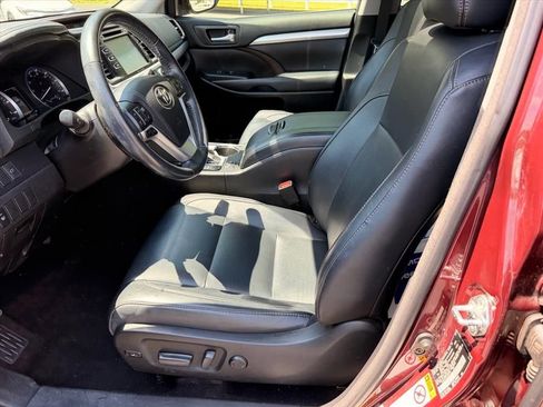 Used 2018 Toyota Highlander XLE AWD/4WD image 12