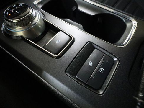 Used 2020 Ford Fusion SE image 16