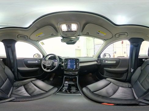 Used 2023 Volvo XC40 B5 Ultimate w/ Climate Package image 35