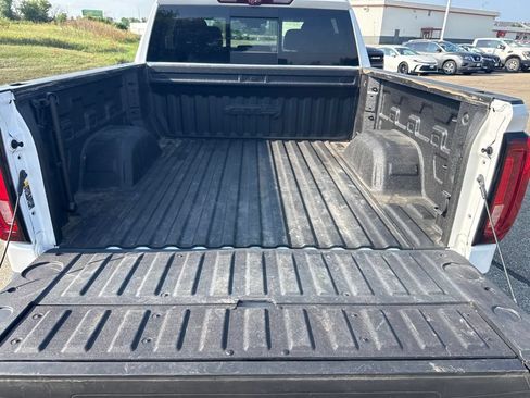 Used 2024 GMC Sierra 1500 AT4 w/ Technology Package AWD/4WD image 9