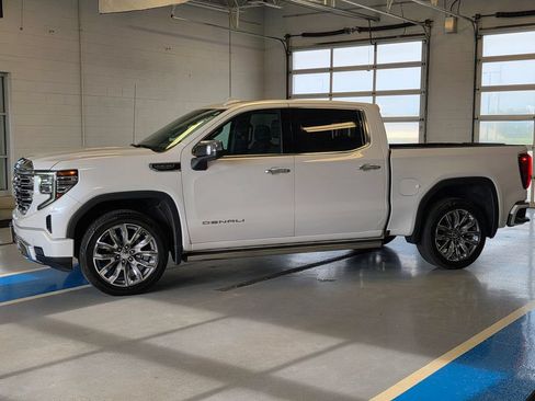 Used 2023 GMC Sierra 1500 Denali w/ Denali Reserve Package AWD/4WD image 8
