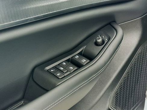 New 2025 Jeep Grand Cherokee Laredo image 17