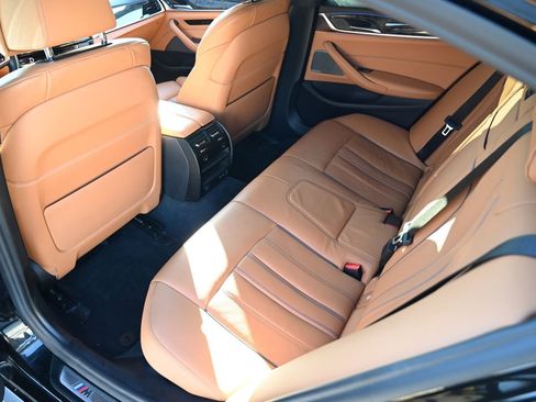 Used 2022 BMW M550i xDrive w/ Premium Package image 42