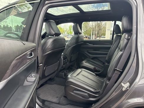 Used 2024 Jeep Grand Cherokee L Limited w/ Luxury Tech Group II AWD/4WD image 16