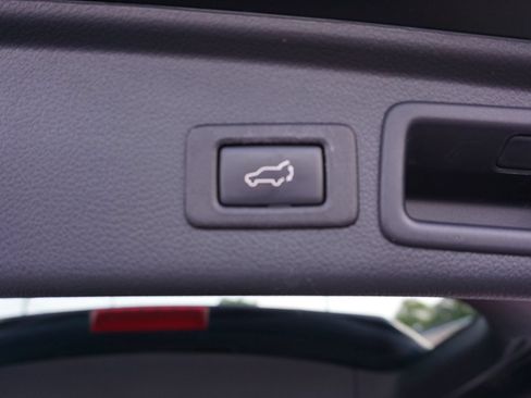 Used 2017 Subaru Forester 2.5i Touring AWD/4WD image 16