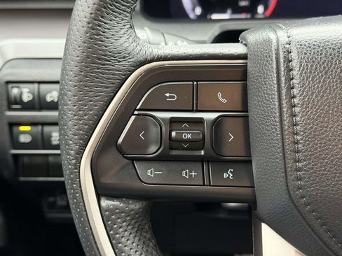 Used 2025 Toyota Tacoma TRD Sport image 9