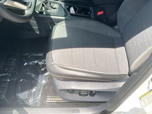 Used 2023 Volkswagen Taos SE FWD image 18