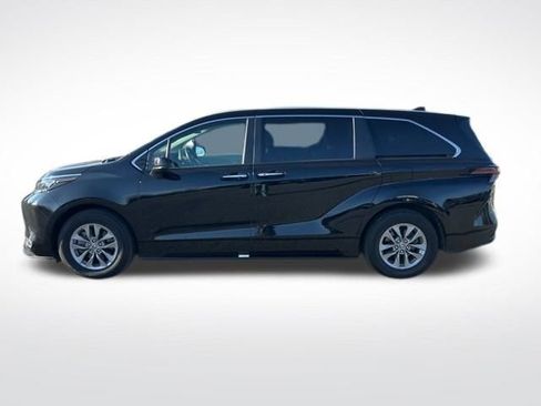 Certified 2024 Toyota Sienna XLE image 8