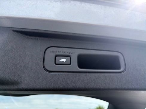 Used 2025 Honda Pilot Elite image 23