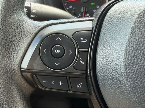 Used 2022 Toyota RAV4 XLE FWD image 19