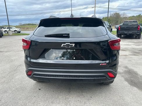 Used 2024 Chevrolet Trax RS w/ Sunroof Package FWD image 4