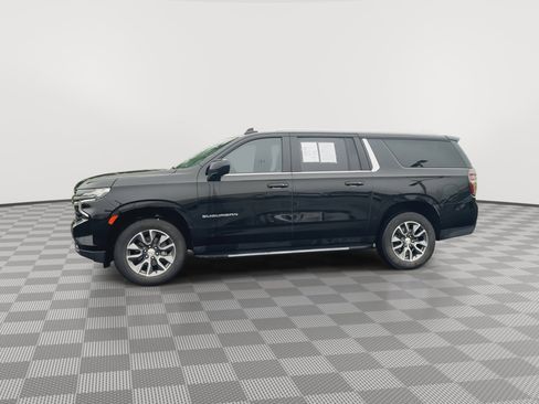 Used 2024 Chevrolet Suburban LS RWD image 5