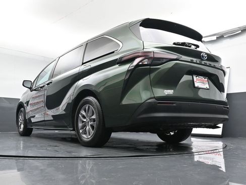 Used 2023 Toyota Sienna XLE image 38