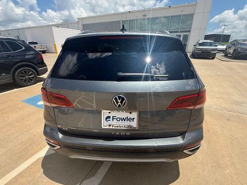 Certified 2023 Volkswagen Taos SE FWD image 7