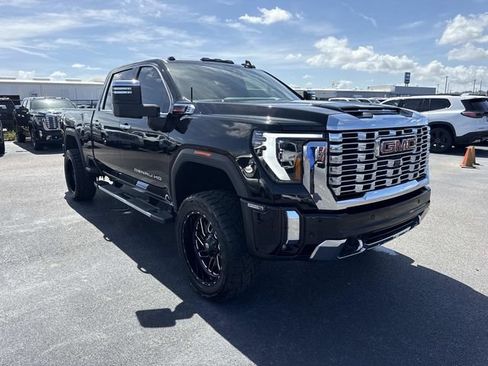 Used 2024 GMC Sierra 2500 Denali w/ Denali Reserve Package AWD/4WD image 1
