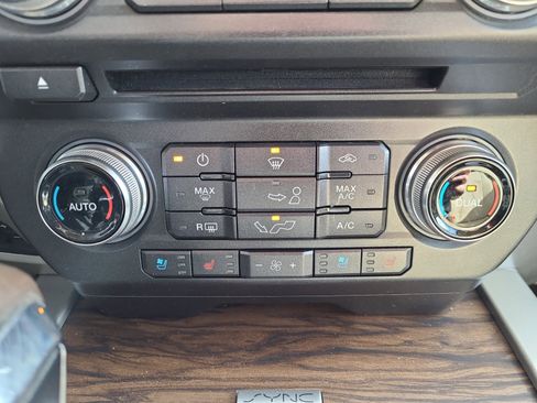 Certified 2018 Ford F150 Lariat w/ Equipment Group 502A Luxury image 31