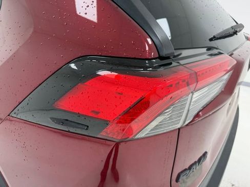 Used 2021 Toyota RAV4 LE FWD image 7