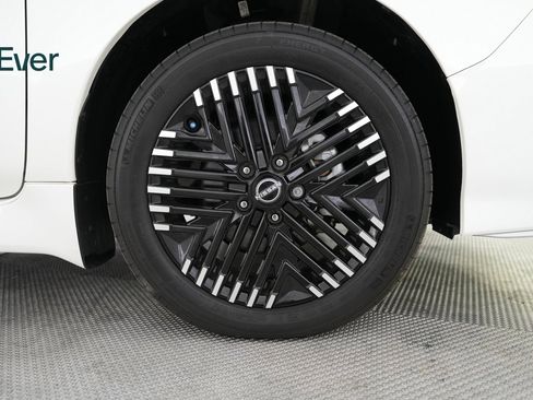 Used 2023 Nissan Leaf SV Plus image 19