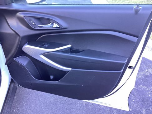 Used 2025 Chevrolet Trax LS image 21