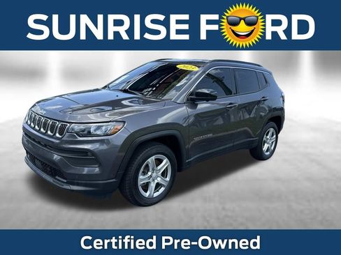 Used 2023 Jeep Compass Latitude w/ Convenience Group AWD/4WD image 1