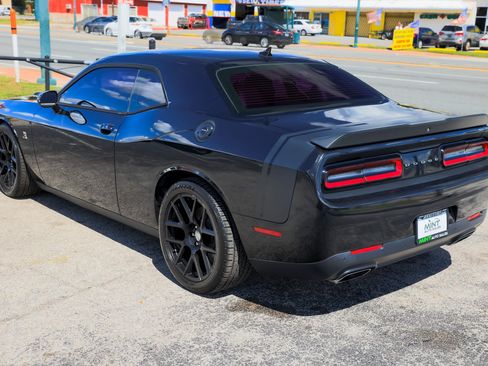 Used 2015 Dodge Challenger R/T Scat Pack w/ Scat Pack Appearance Package image 10