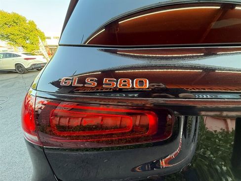 Used 2021 Mercedes-Benz GLS 580 4MATIC image 12