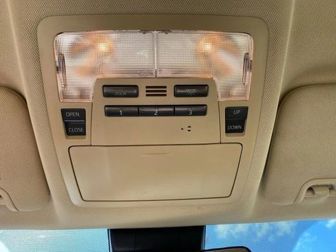 Used 2019 Toyota Highlander XLE image 25