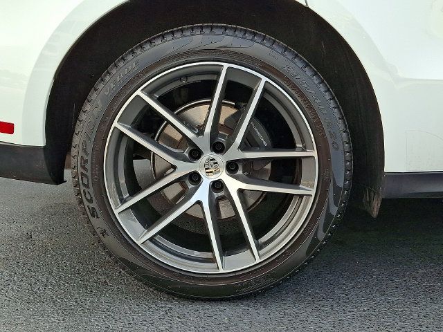 Certified 2026 Porsche Macan AWD/4WD image 13