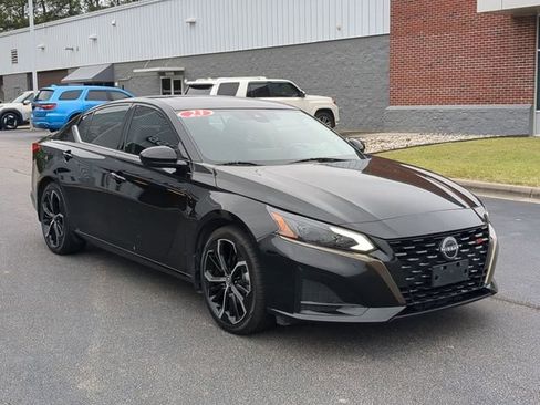 Used 2023 Nissan Altima 2.5 SR w/ SR Premium Package FWD image 1