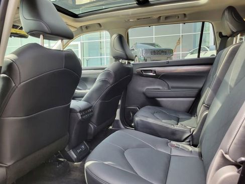 Used 2023 Toyota Highlander Platinum AWD/4WD image 23