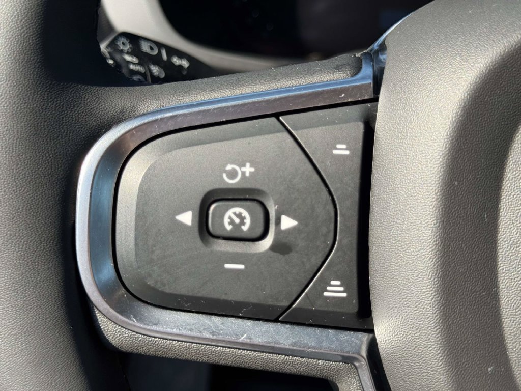 Used 2024 Volvo XC60 B5 Core w/ Protection Package Premier AWD/4WD image 18