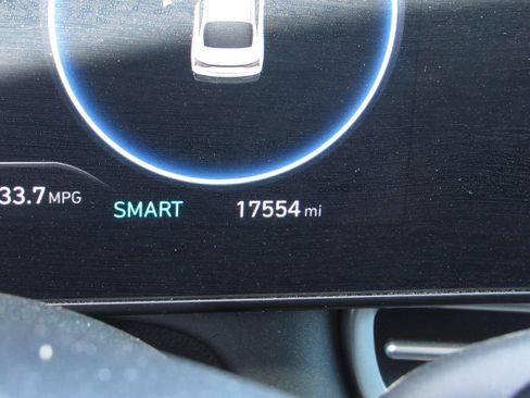 Used 2025 Hyundai Elantra SEL image 27