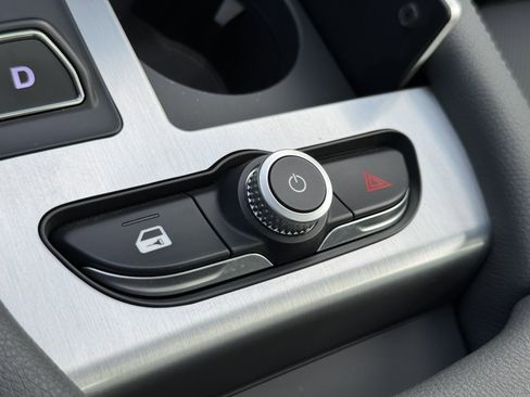 New 2024 VinFast VF 9 Plus image 32