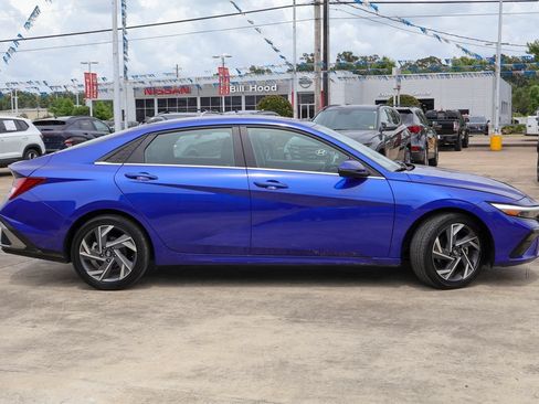 Used 2025 Hyundai Elantra Limited FWD image 23