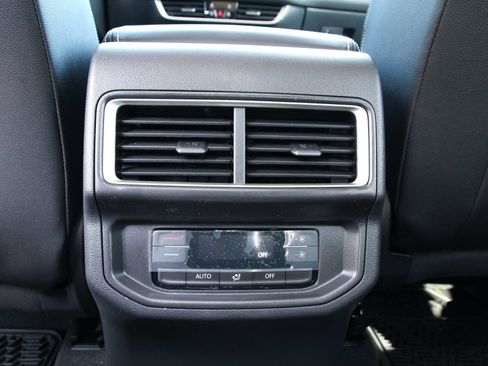 Certified 2026 Volkswagen Atlas SE FWD image 24