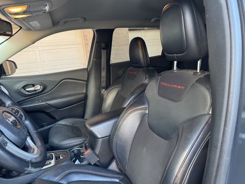 Used 2016 Jeep Cherokee Trailhawk image 14