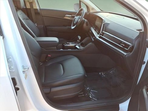 Used 2025 Kia Sportage SX image 16