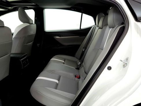 Used 2025 Toyota Camry Hybrid FWD image 21