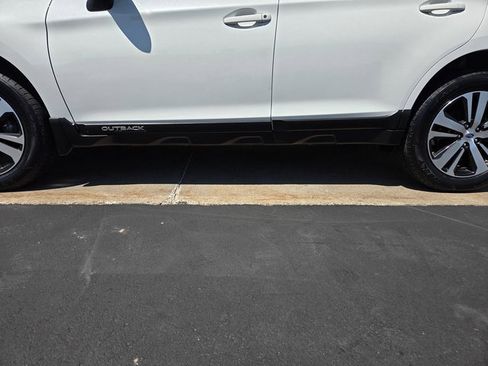 Used 2019 Subaru Outback 3.6R Limited AWD/4WD image 9