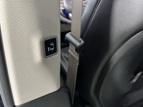 Certified 2024 Chrysler Pacifica Touring-L image 26