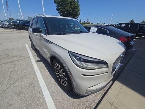 Used 2021 Lincoln Aviator Reserve w/ Elements Package Plus AWD/4WD image 3